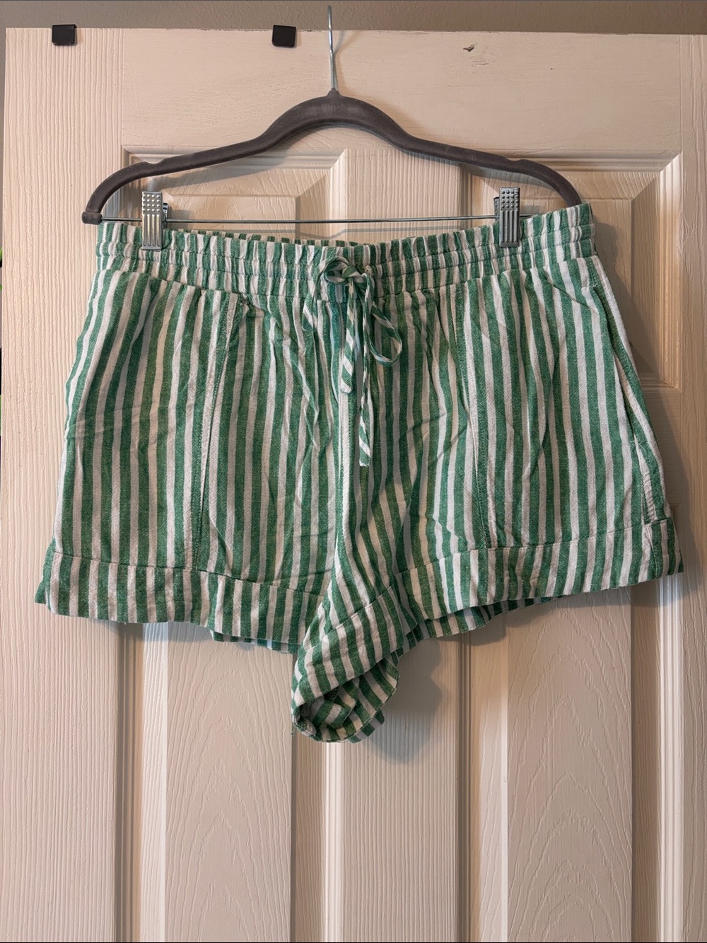 Universal Thread Green and White Striped Women's Shorts